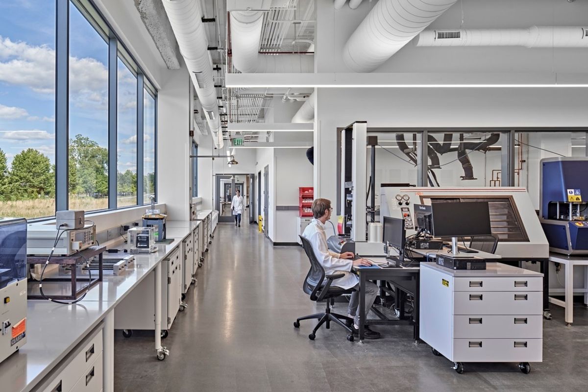 Image of a spacious lab with windows along one wall Image of a spacious lab with windows along one wall